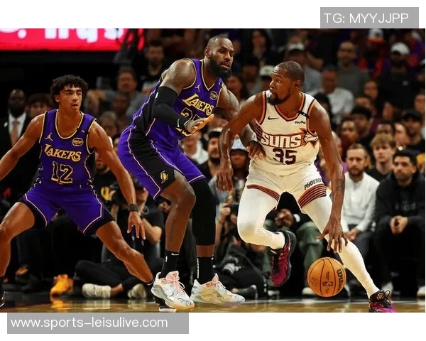 湖人新更衣室揭秘詹姆斯柜内浓眉球衣悬挂引发球迷热议