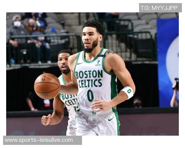 乔治开场火力全开3分钟内4投4中独取11分展现强大攻击力