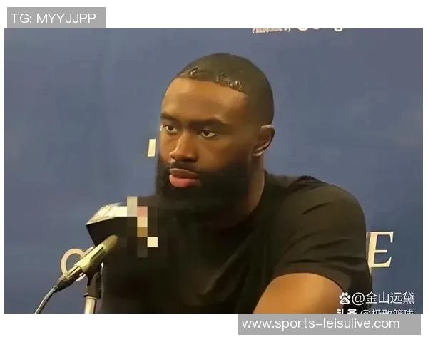 杰伦布朗谈第三节被撤下先发感到不满但尊重教练的战术选择