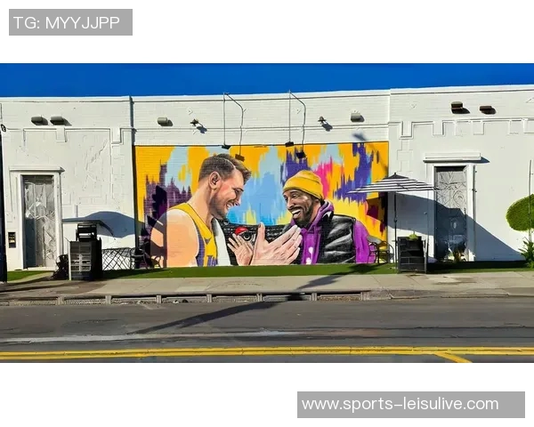 六年前的今天科比与女儿Gigi现场观赛用东契奇母语互喷垃圾话的温馨时刻