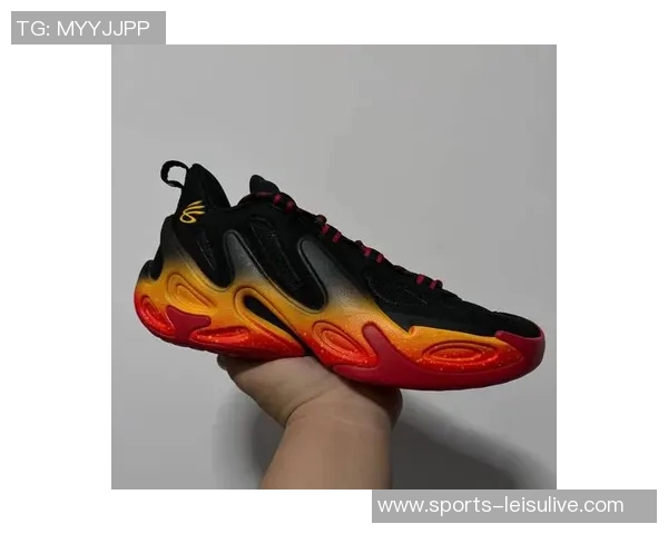 库里积极联系各方寻求好鞋期待一场穿三双不同鞋的精彩比赛